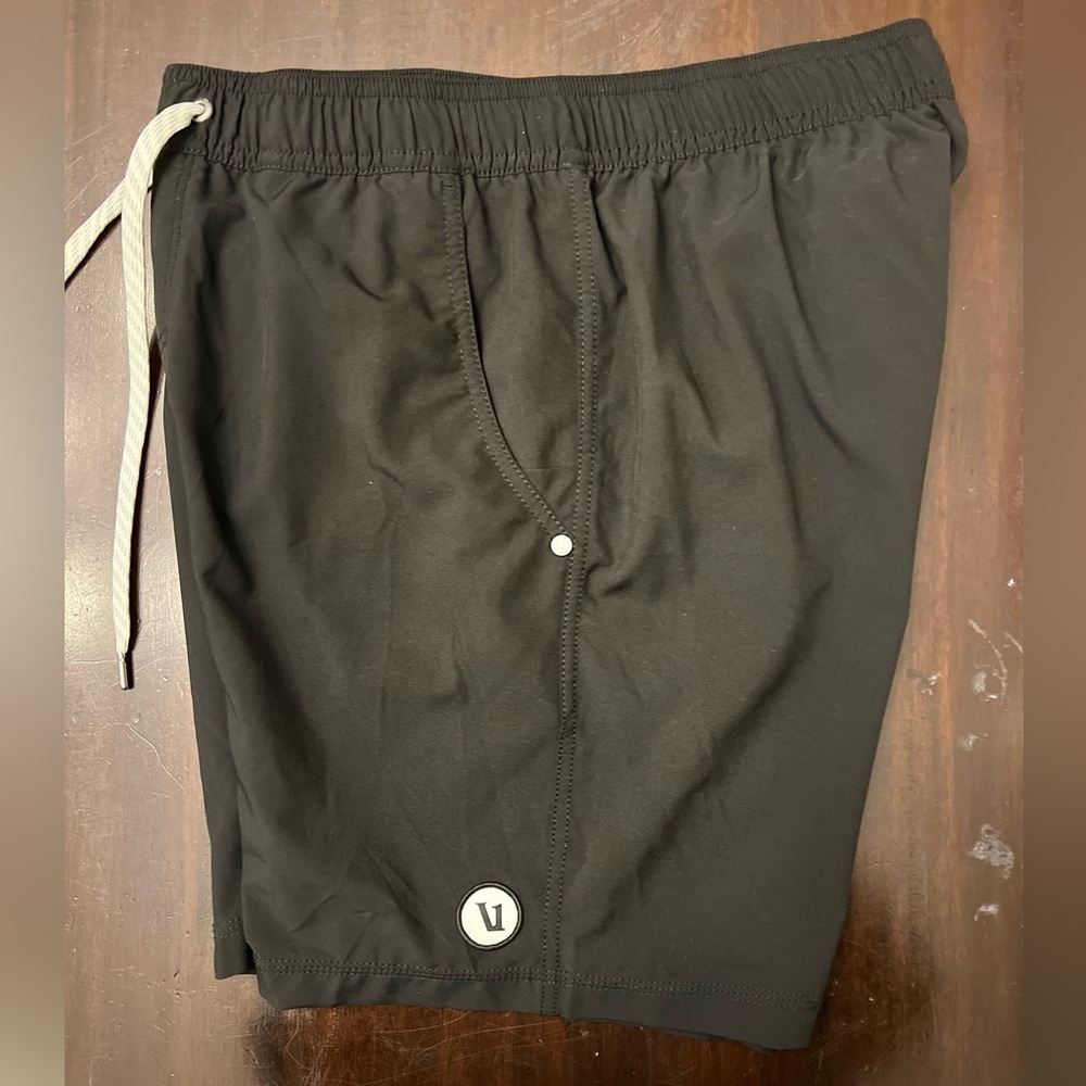 Men’s Vuori Kore Short 7.5 inseam. NWOT. Size small